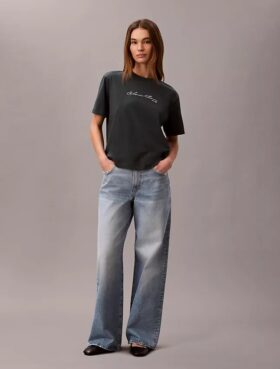 Tricou drept cu logo tip scris