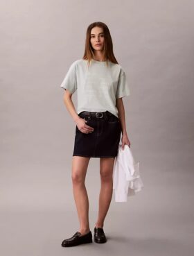 Tricou drept cu logo tipografic
