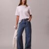 Tricou drept cu monogramă pe toată suprafața Tricou drept cu monogramă pe toată suprafața