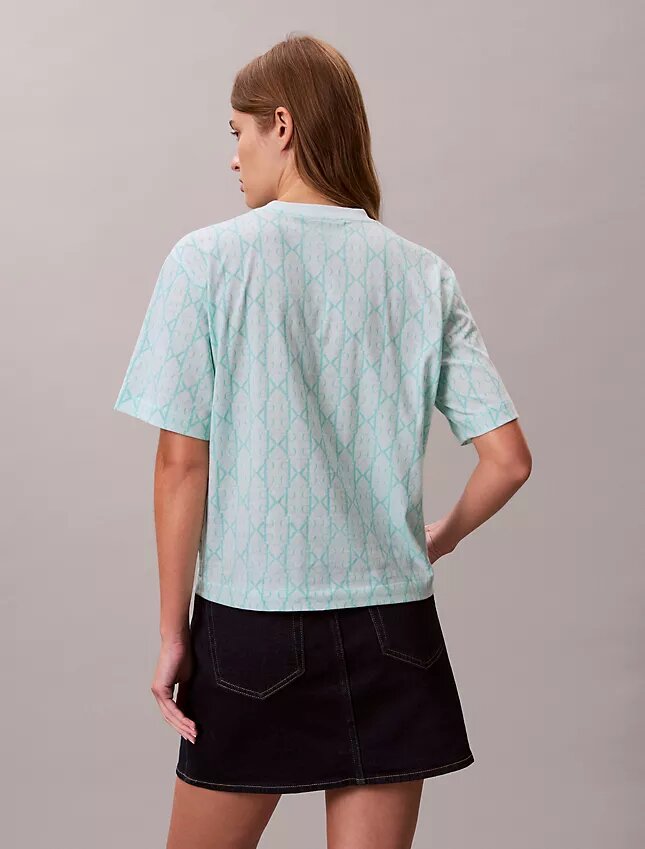 Tricou drept cu monogramă pe toată suprafața Tricou drept cu monogramă pe toată suprafața