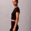 Tricou fără cusături cu emblemă din tricot cu nervuri