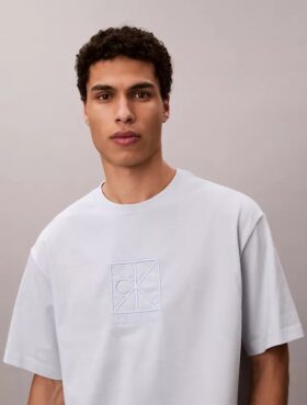 Tricou lejer cu logo emblemă