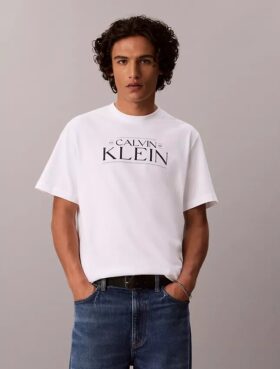 Tricou lejer cu logo grafic