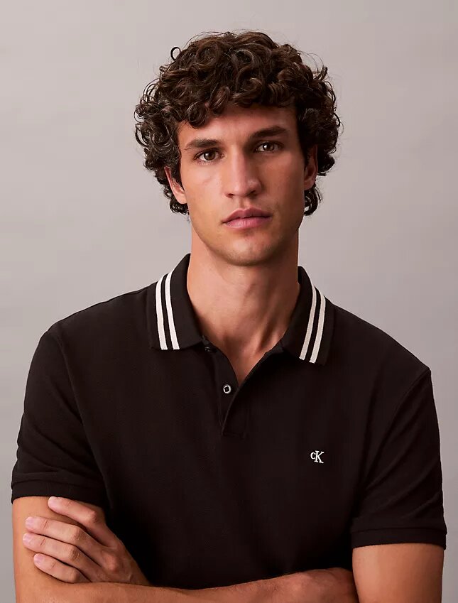 Tricou polo clasic cu monogramă și vârfuri din piqué Tricou polo clasic cu monogramă și vârfuri din piqué