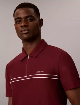 Tricou polo cu fermoar pe un sfert și bordură contrastantă