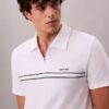 Tricou polo cu fermoar pe un sfert și bordură contrastantă
