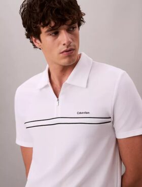 Tricou polo cu fermoar pe un sfert și bordură contrastantă