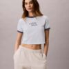 Tricou scurt cu guler rotund și imprimeu grafic cu logo