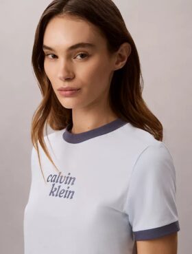 Tricou scurt cu guler rotund și imprimeu grafic cu logo