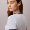 Tricou scurt cu guler rotund și imprimeu grafic cu logo