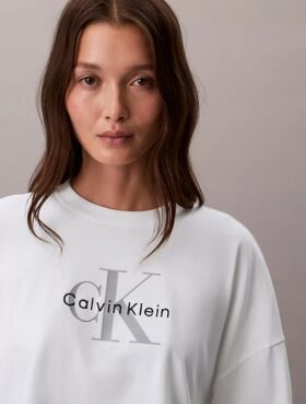 Tricou scurt, drept, Monologo