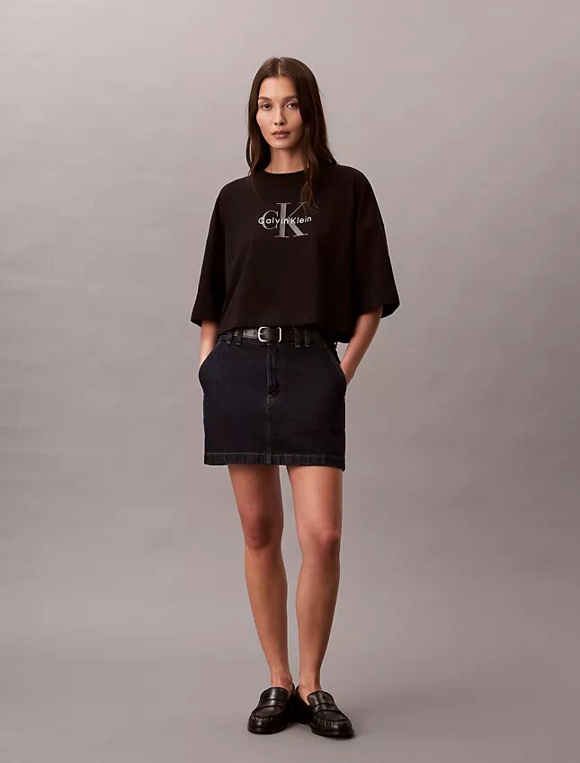 Tricou scurt, drept, Monologo Tricou scurt, drept, Monologo