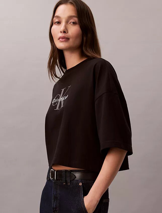 Tricou scurt, drept, Monologo Tricou scurt, drept, Monologo