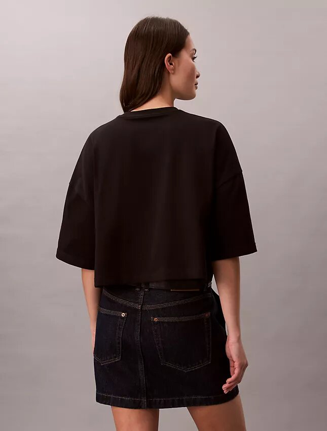 Tricou scurt, drept, Monologo Tricou scurt, drept, Monologo