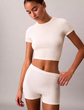 Tricou scurt fără cusături cu emblemă pe guler