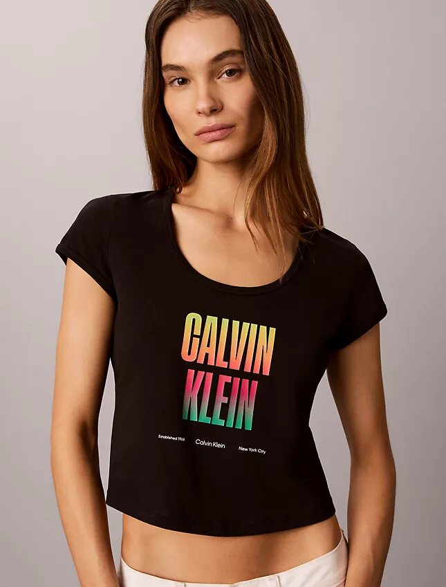 Tricou slim cu guler rotund Pride Tricou slim cu guler rotund Pride