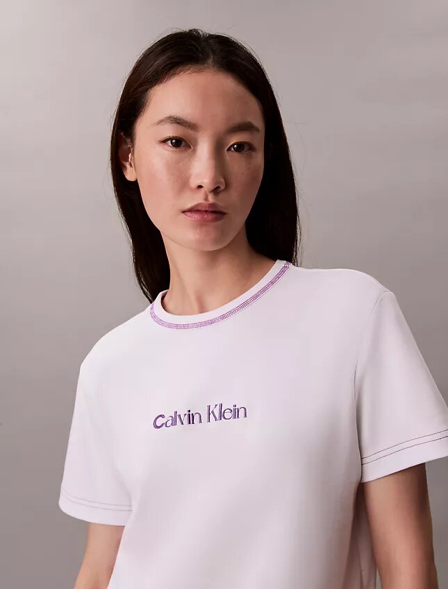 Tricou slim cu logo brodat Tricou slim cu logo brodat