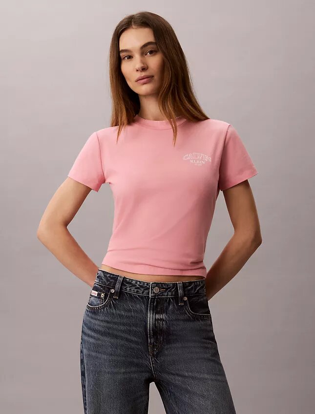 Tricou slim cu logo curbat Tricou slim cu logo curbat
