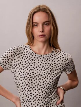 Tricou slim cu volane