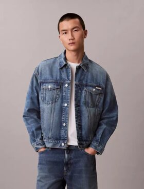 Trucker Jacket din denim în stilul anilor ’90