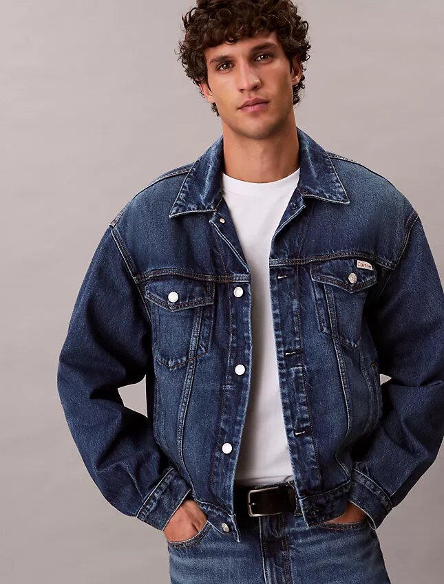 Trucker Jacket din denim în stilul anilor ’90 Trucker Jacket din denim în stilul anilor ’90